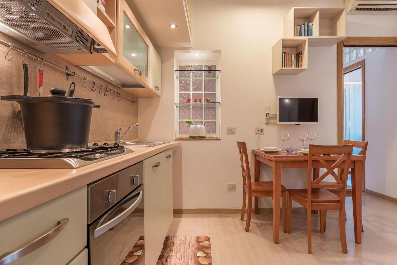 Coronari Central Apartment โรม ภายนอก รูปภาพ